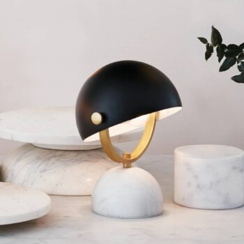 Stolová lampa Beacon Lowe, čierna/mosadz, mramorový podstavec
