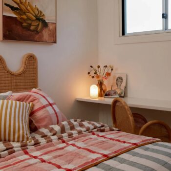 Stolová lampa Beacon Panton, biely alabastrový kameň, výška 17,5 cm