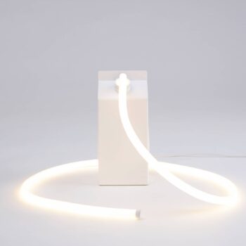 Stolová lampa Daily Glow ako kartón od mlieka