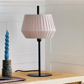 Stolová lampa Dicte, ručne viazané tienidlo jantár