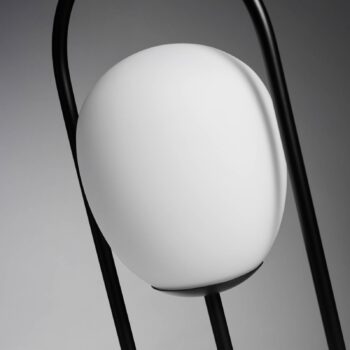 Stolová lampa Drop, mliečne sklo, rám čierna