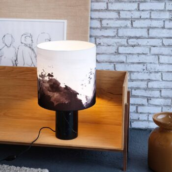Stolová lampa Dyberg Larsen Molly s mramorovým podstavcom