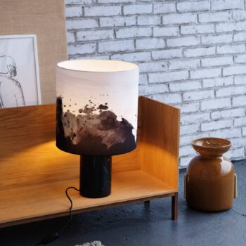 Stolová lampa Dyberg Larsen Molly s mramorovým podstavcom