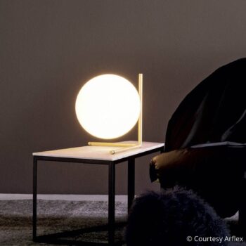 Stolová lampa FLOS IC T2, brúsená mosadz