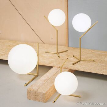 Stolová lampa FLOS IC T2, brúsená mosadz