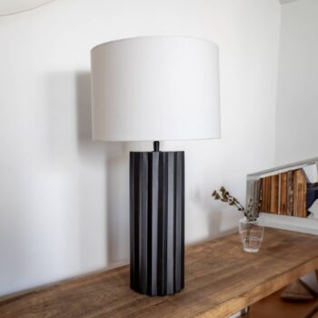Stolová lampa Hashira s látkovým tienidlom, čierna