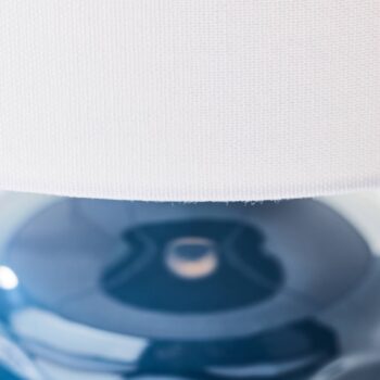 Stolová lampa Ilysa látka biela, keramika modrá