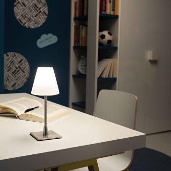 Stolová lampa Lucy LED s dotykovým stmievačom, chróm