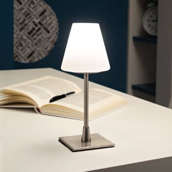 Stolová lampa Lucy LED s dotykovým stmievačom, chróm