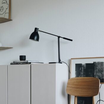 Stolová lampa MAULfinja, čierna, kov, nastaviteľná