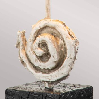 Stolová lampa Swirl v starožitnej bielej farbe
