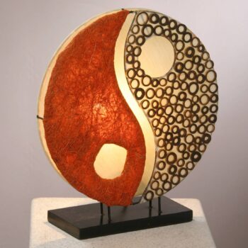 Stolová lampa Ying Yang na drevenom podstavci 33 cm