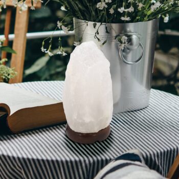 Stolová lampa zo soľného krištáľu Stone, biela