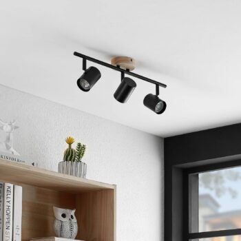 Stropné svietidlo Lindby Xiomara, 3 svetlá, dĺžka 68 cm, drevo
