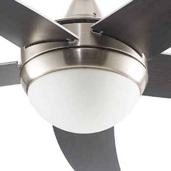 Stropný ventilátor Lindby s osvetlením Auraya, tichý, oceľový