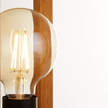 Štvorcová stolová lampa z bambusu