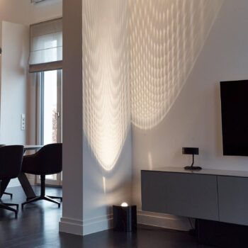 TECNOLUMEN Egyptian Eye, biela stojaca lampa