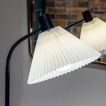 Textilná stojacia lampa Mira, čierna