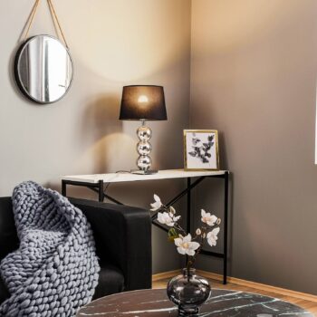 Textilná stolová lampa Fulda, tienidlo na lampu čierne, podstavec chróm