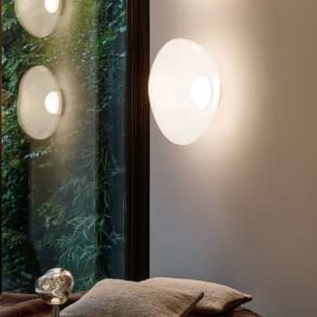 Tom Dixon LED nástenné svetlo Melt, Ø 50 cm, opálová/zlatá farba