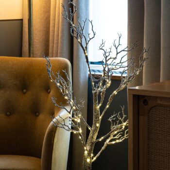Tora Tree LED stromček, hnedý/biely pokrytý snehom