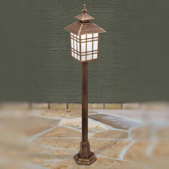 Tradičné chodníkové svietidlo Ilka v tvare lucerny