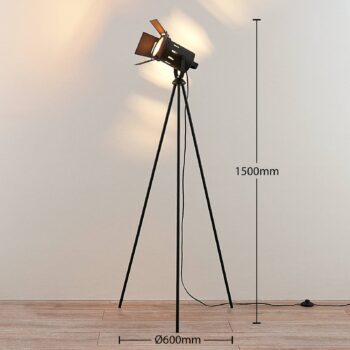 Trojnohá stojaca lampa Devon v čiernom