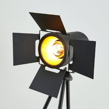 Trojnohá stojaca lampa Devon v čiernom
