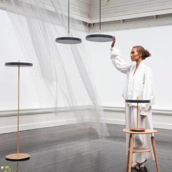 UMAGE Asteria floor stojaca LED lampa čierna