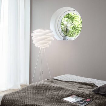 UMAGE Carmina stojaca lampa Tripod v bielej
