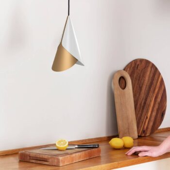 UMAGE Cornet závesná lampa biela/mosadz