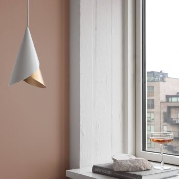 UMAGE Cornet závesná lampa biela/mosadz