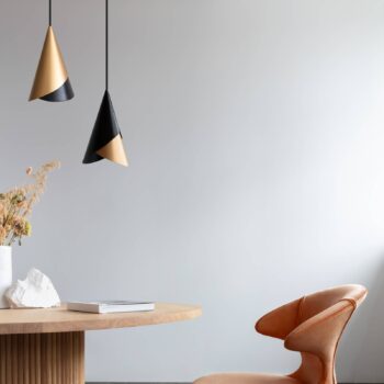 UMAGE Cornet závesná lampa, čierna/mosadz