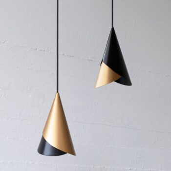 UMAGE Cornet závesná lampa, čierna/mosadz