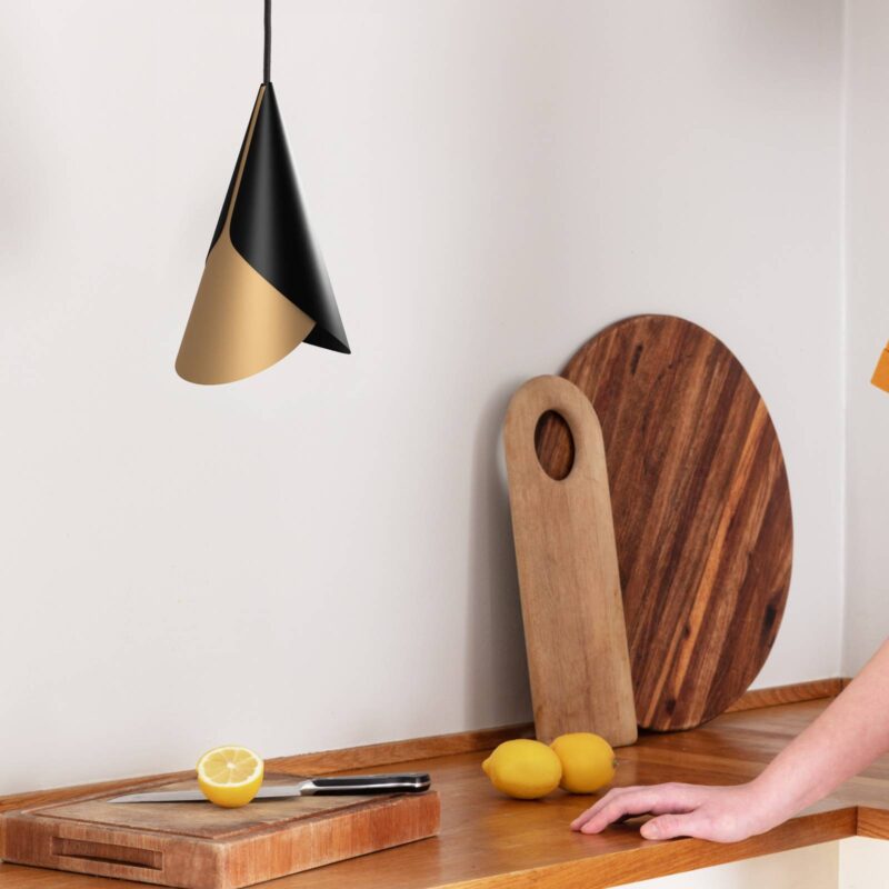 UMAGE Cornet závesná lampa, čierna/mosadz UMAGE Cornet závesná lampa, čierna/mosadz