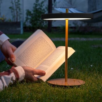 UMAGE LED dobíjacia stolová lampa Asteria Move čierna/mosadz 31 cm