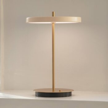 UMAGE LED dobíjacia stolová lampa Asteria Move perleťová biela/mosadz 31cm