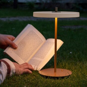UMAGE LED dobíjacia stolová lampa Asteria Move perleťová biela/mosadz 31cm