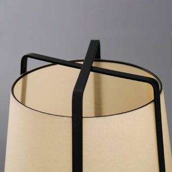 V Španielsku vyrobená stolná lampa Akane