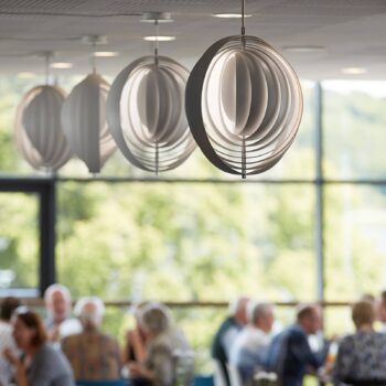 VERPAN Moon Small – závesná lampa Ø 34 cm