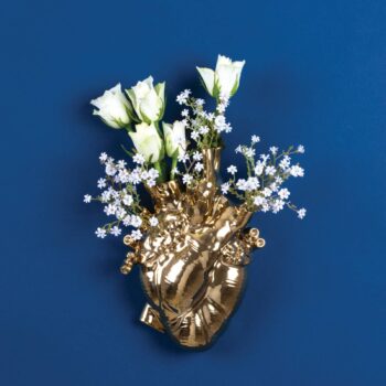 Váza SELETTI Love in Bloom, zlatá farba, v tvare srdca, porcelán