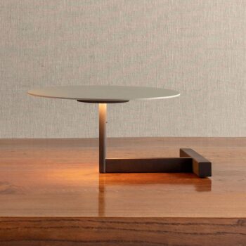 Vibia Flat stolná LED lampa výška 16 cm sivá L1