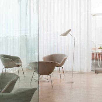 Vibia I.Cono 0712 dizajnérska stojaca lampa, biela