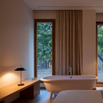 Vibia Mayfair stolná LED lampa, grafitovo-sivá