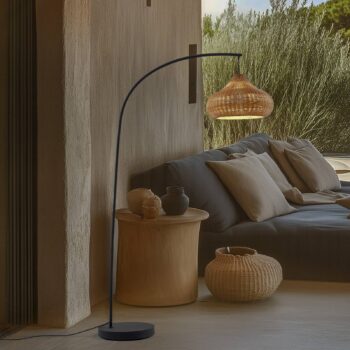 Vonkajšia stojacia lampa Lucande Taniola, béžová, ratan, 195 cm, IP44