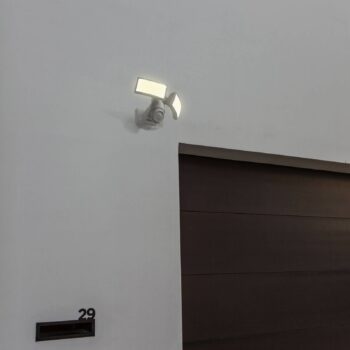 Vonkajšie nástenné reflektory Arc LED so senzorom, biele