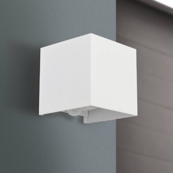 Vonkajšie nástenné svietidlo LED Cube-S, biele, kovové, detektor pohybu