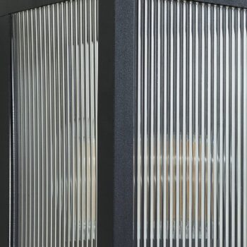 Vonkajšie nástenné svietidlo Lindby Peldar, 26 cm, drážkované, IP44, E27