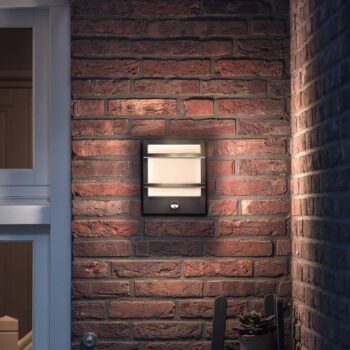 Vonkajšie nástenné svietidlo Philips LED Petronia UE, senzor