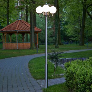 Vonkajšie svietidlo Lindby Samuel, 218 cm, 3 svetlá, guľa, E27, IP44